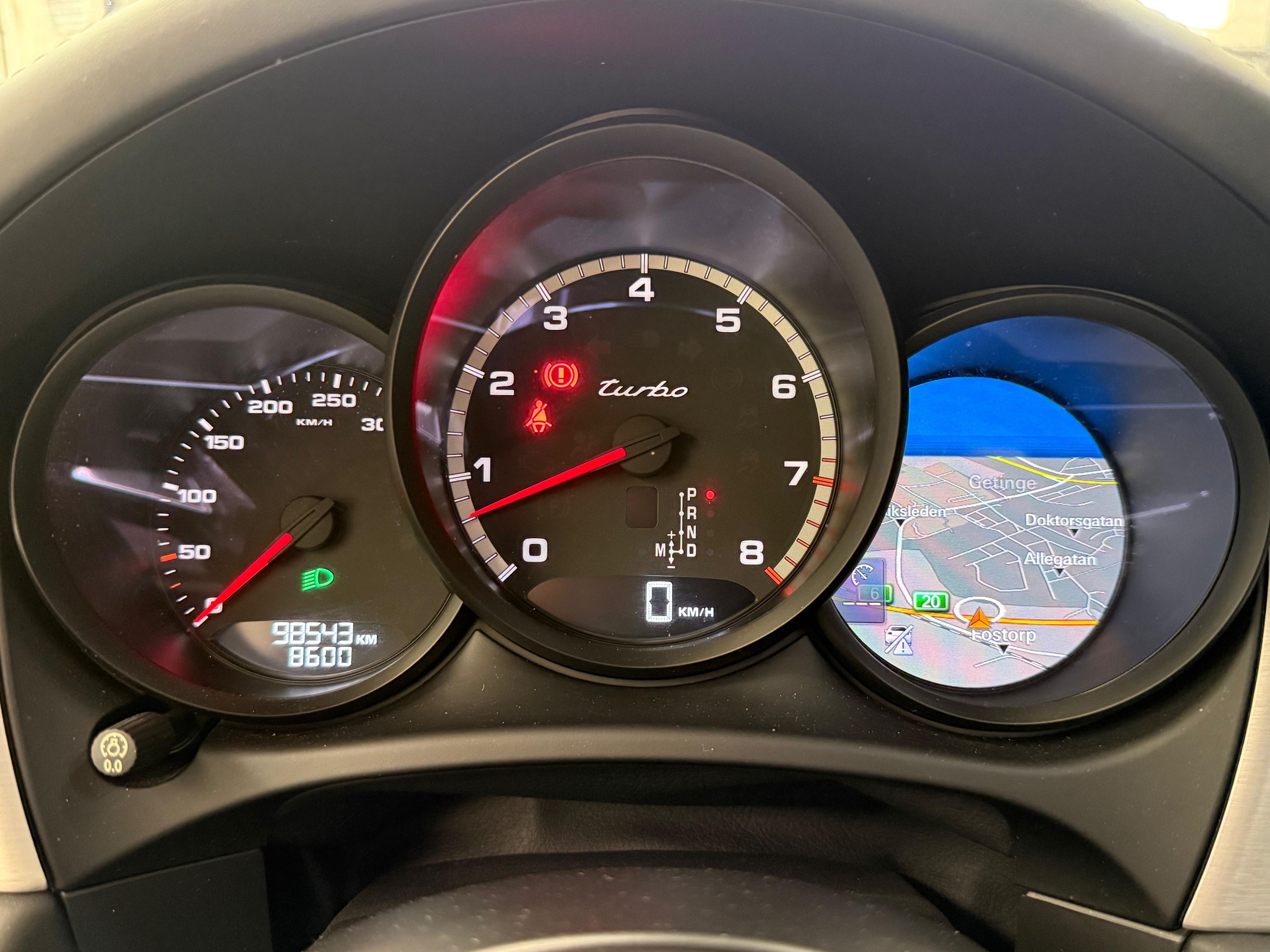 Porsche Macan Turbo 2015 — detail (35)