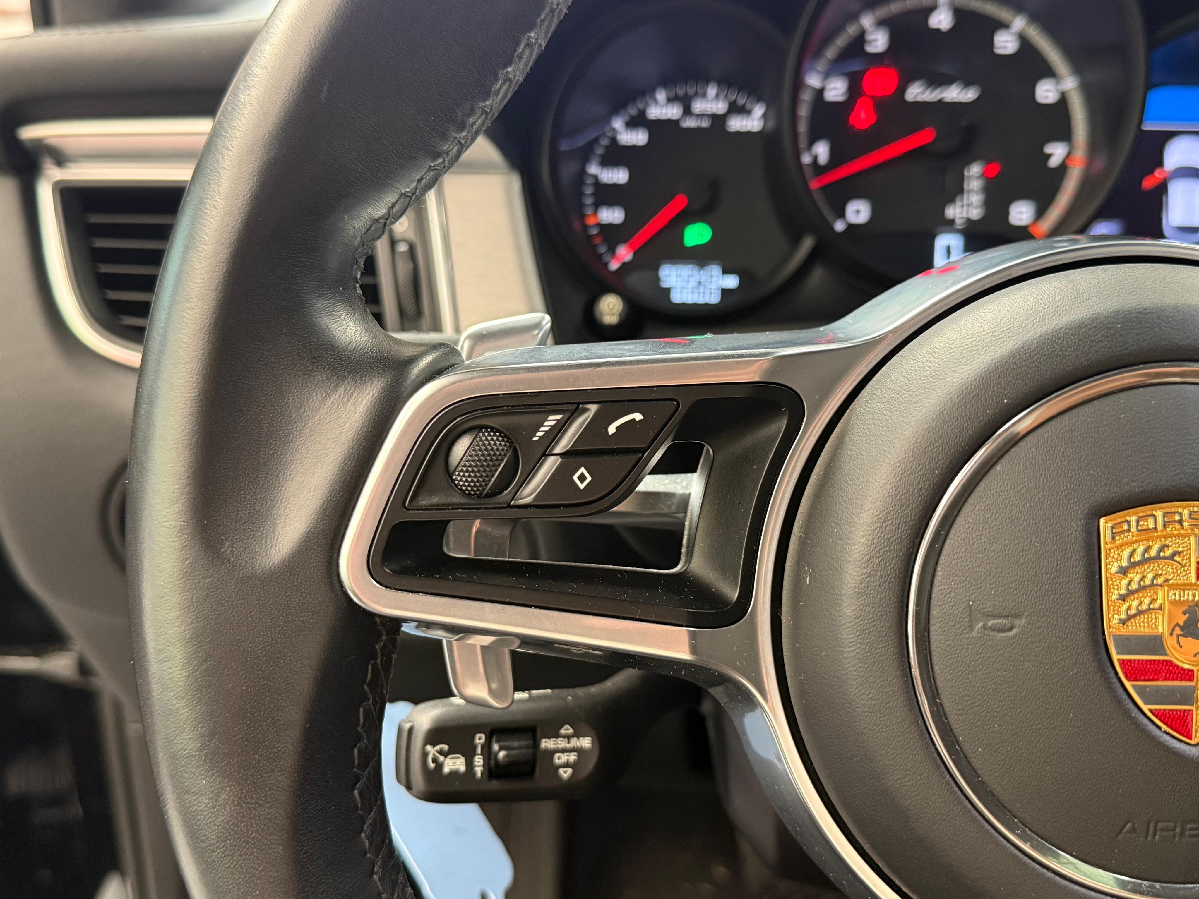 Porsche Macan Turbo 2015 — detail (39)