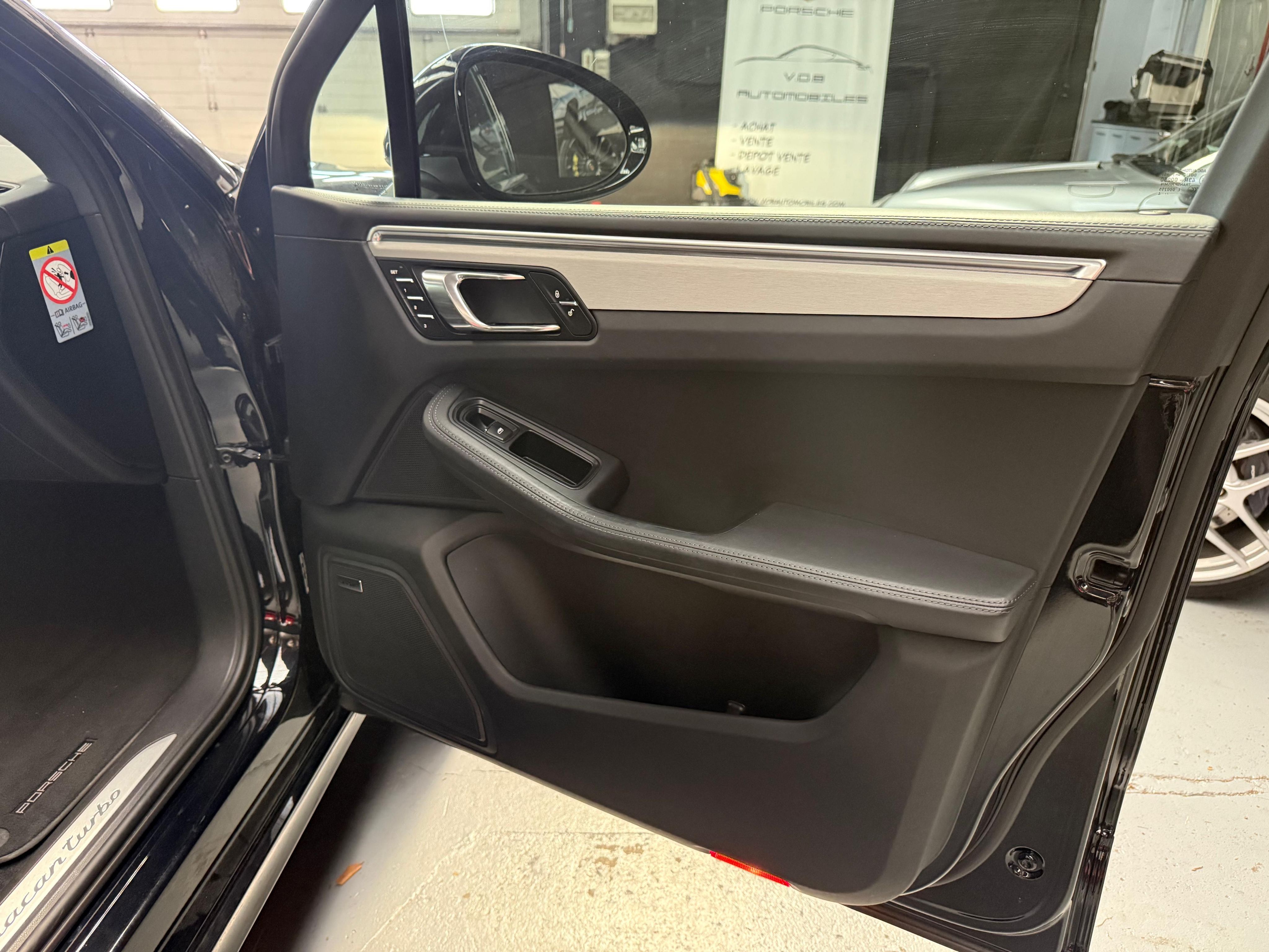 Porsche Macan Turbo 2015 — detail (40)