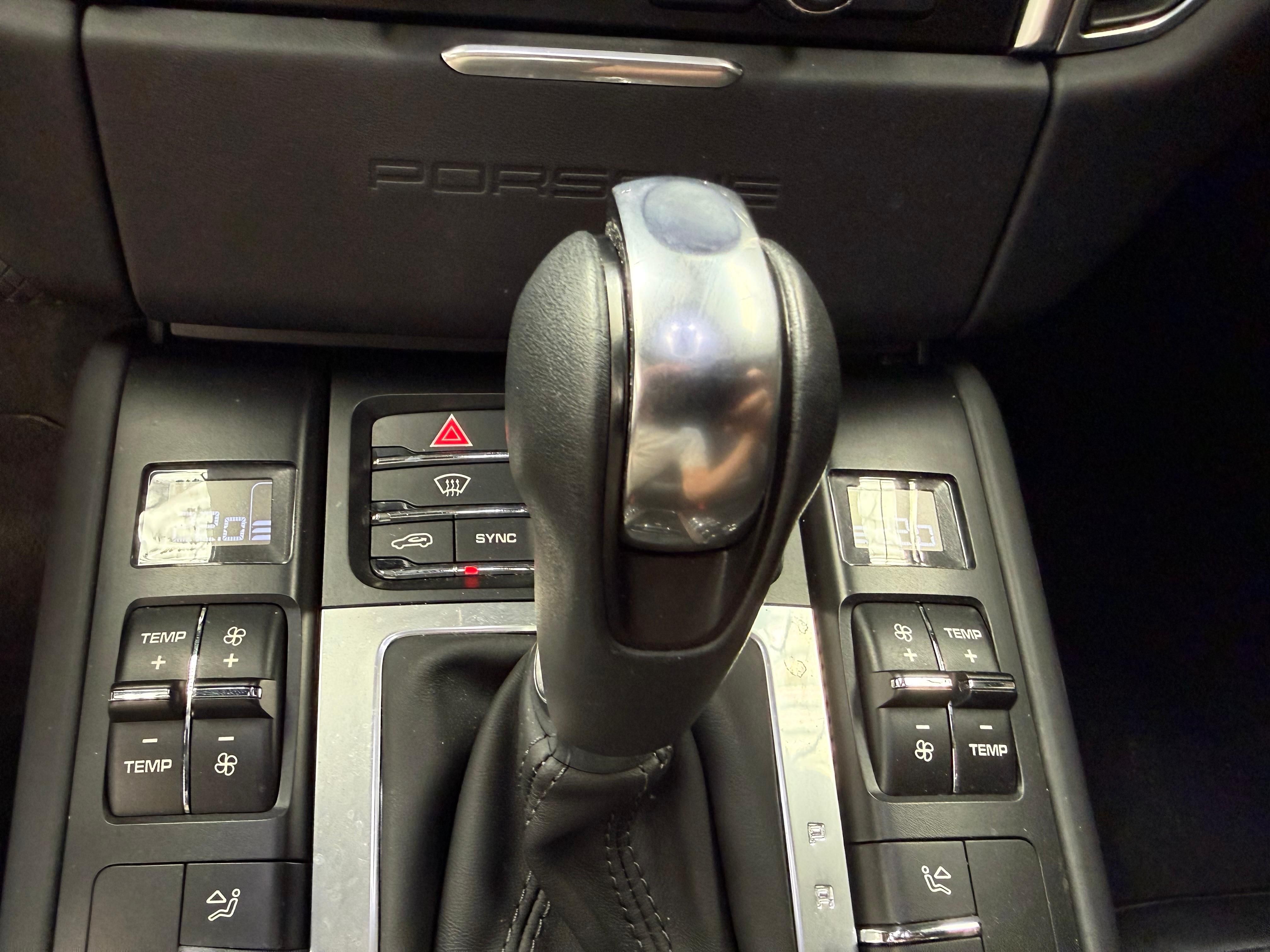 Porsche Macan Turbo 2015 — detail (41)