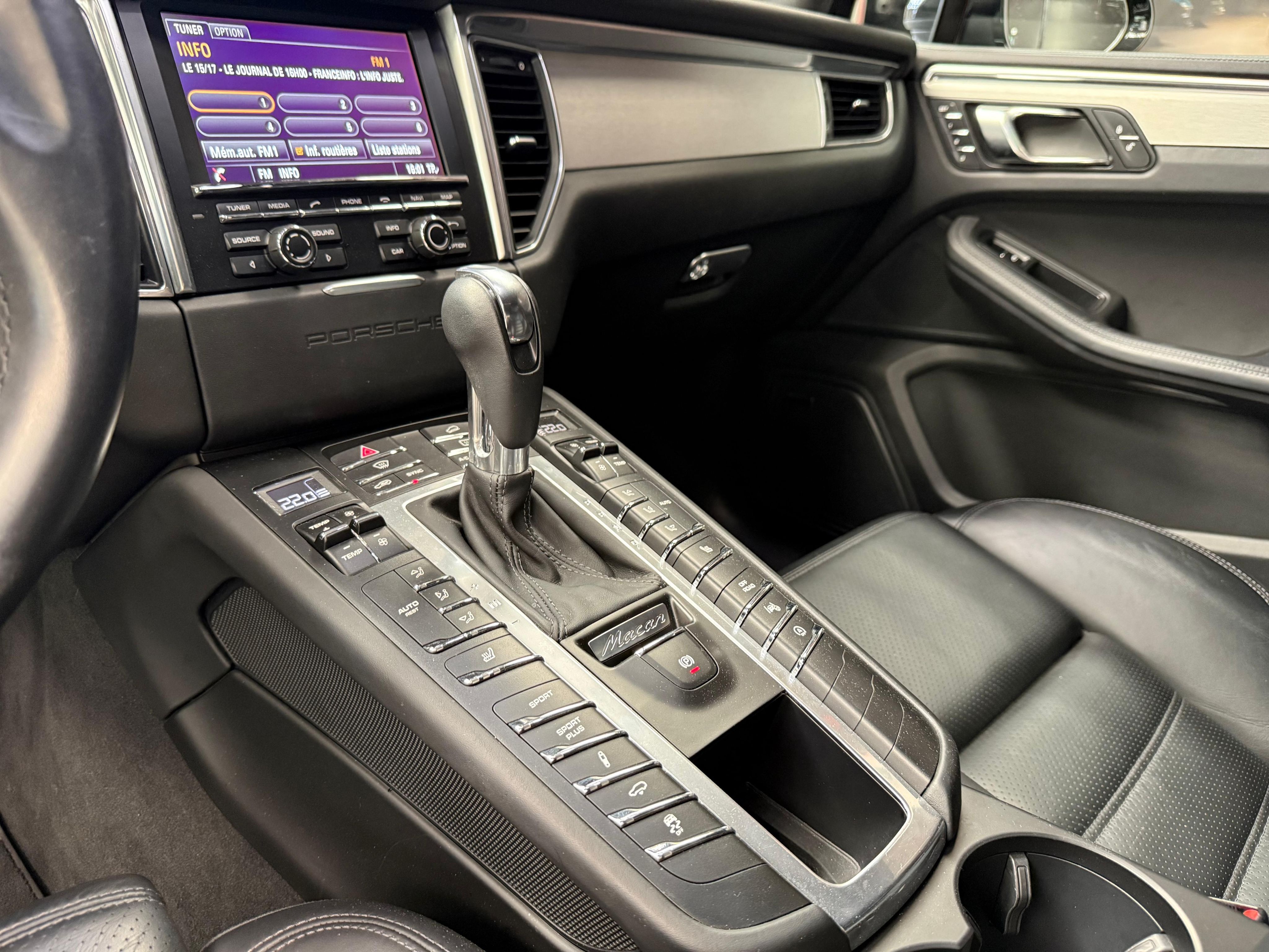 Porsche Macan Turbo 2015 — tableau de bord (8)
