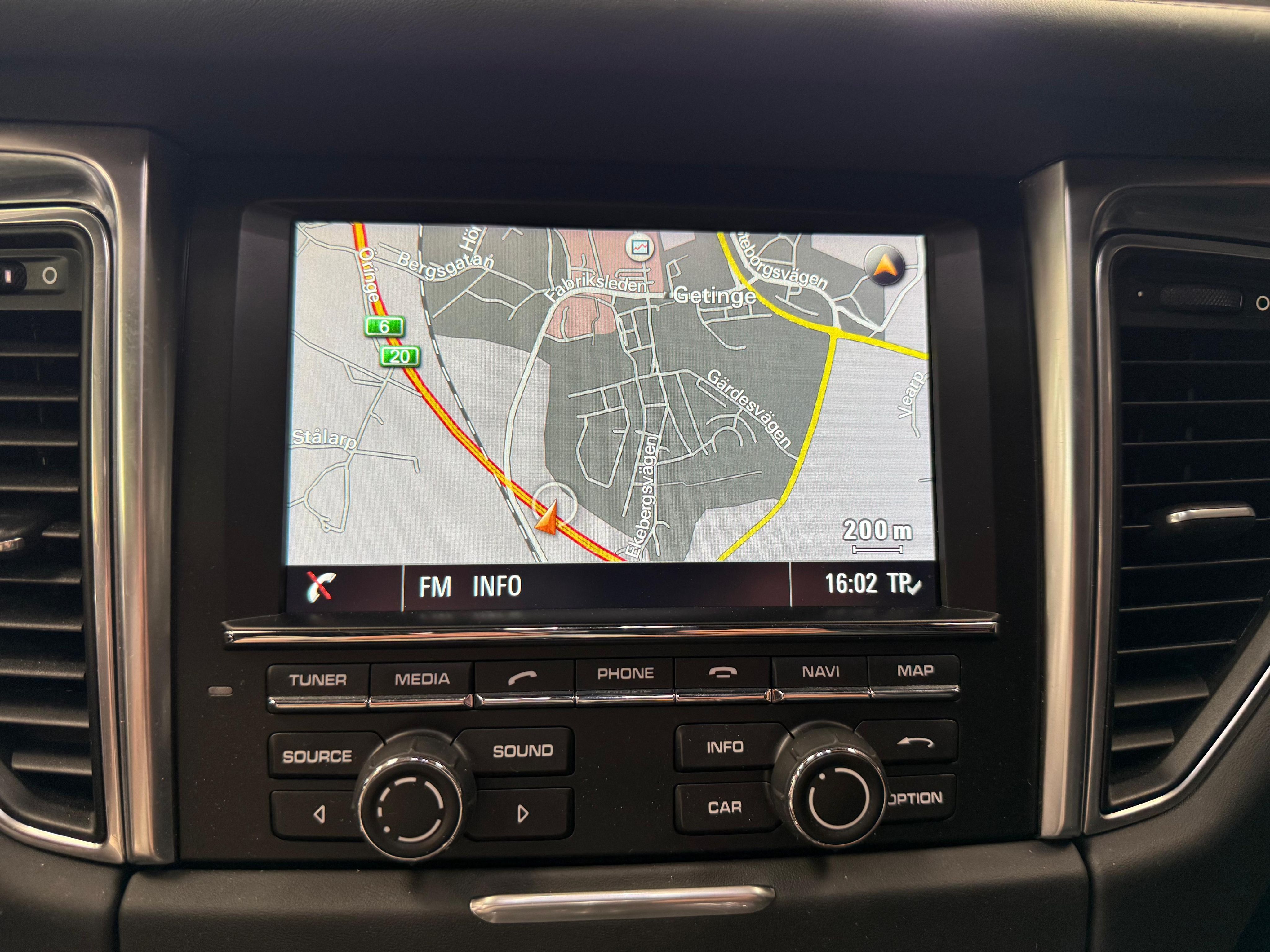 Porsche Macan Turbo 2015 — tableau de bord (15)