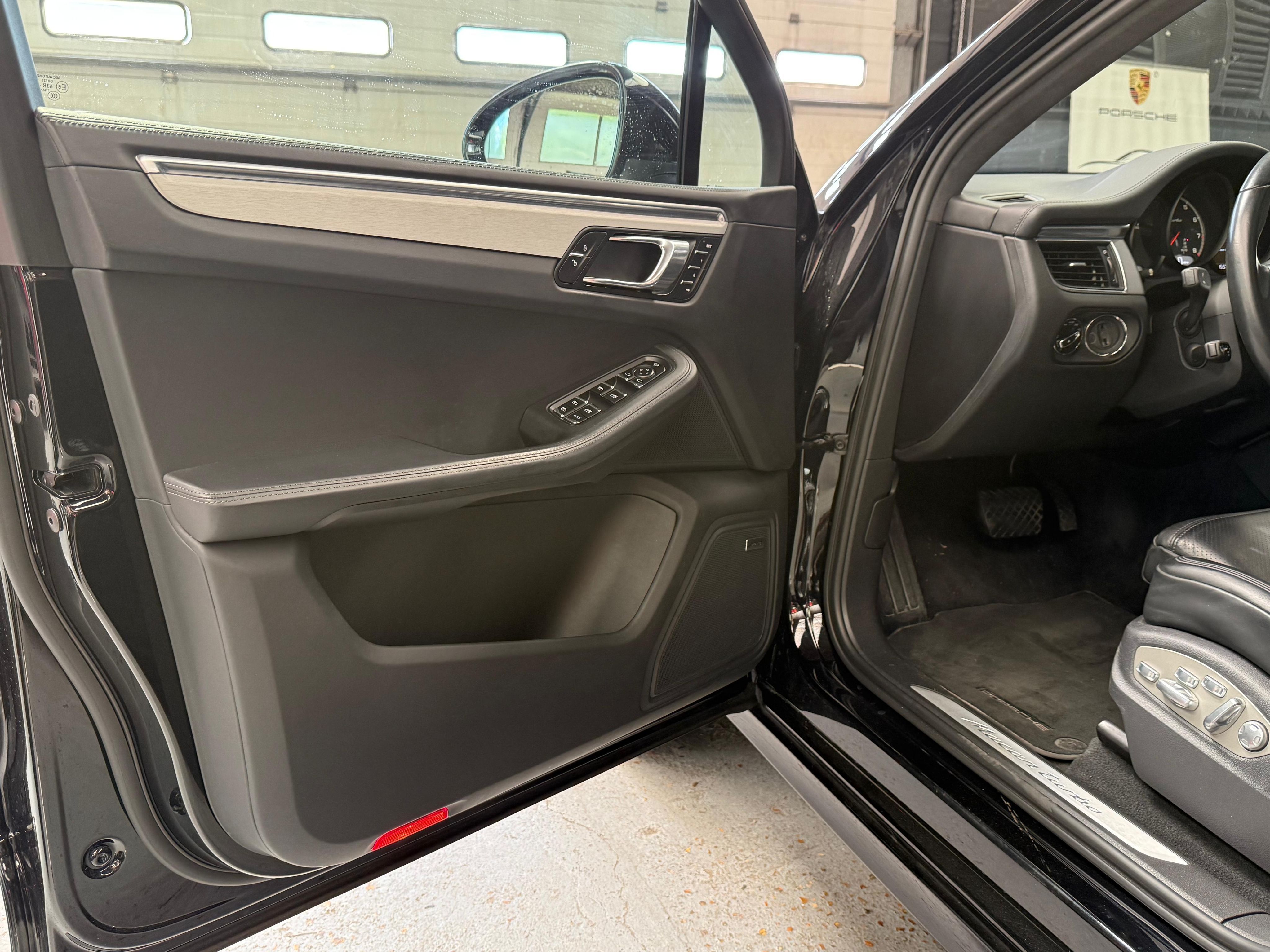 Porsche Macan Turbo 2015 — sieges (24)