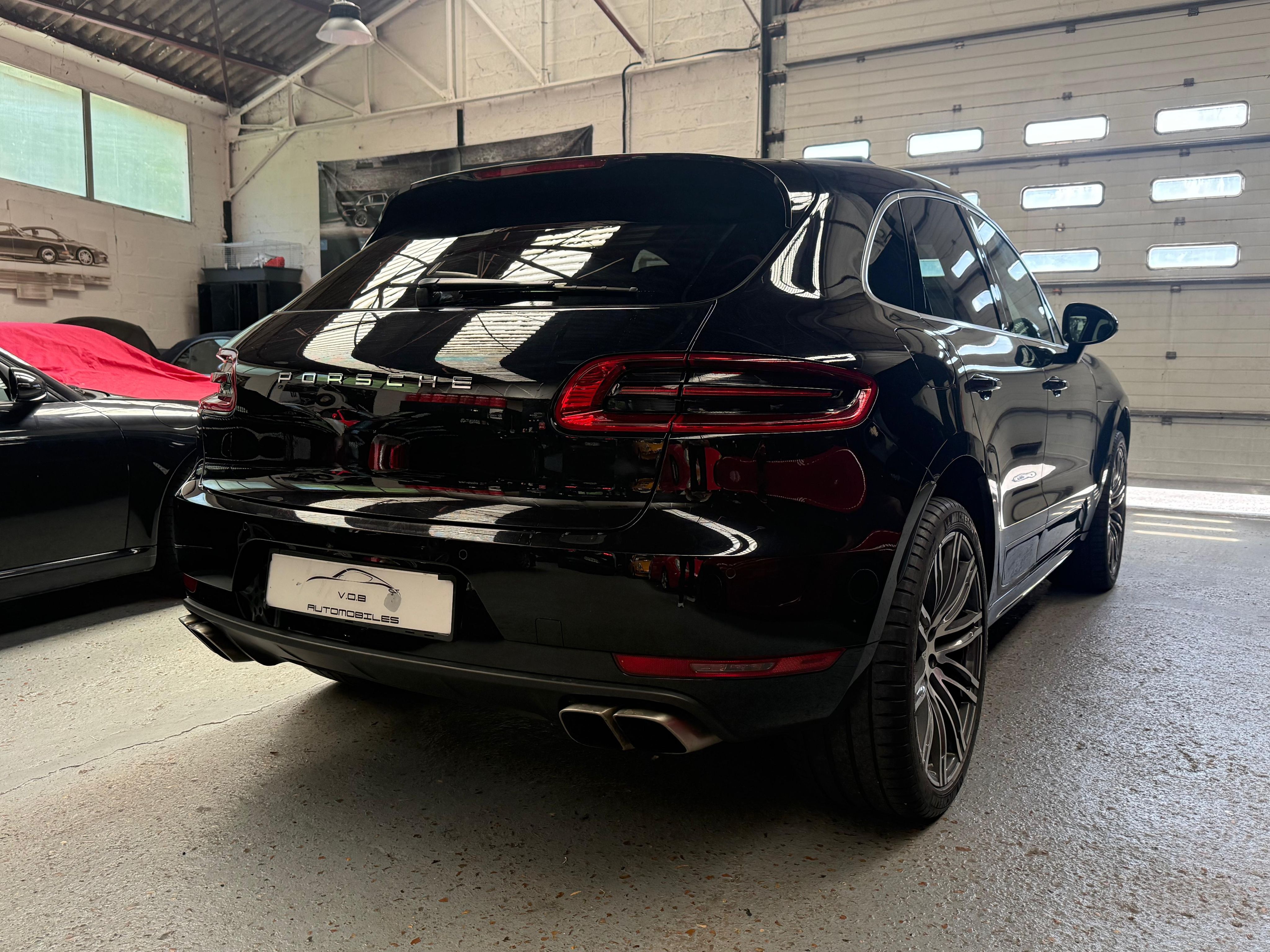 Porsche Macan Turbo 2015 — vue arriere trois-quarts (4)
