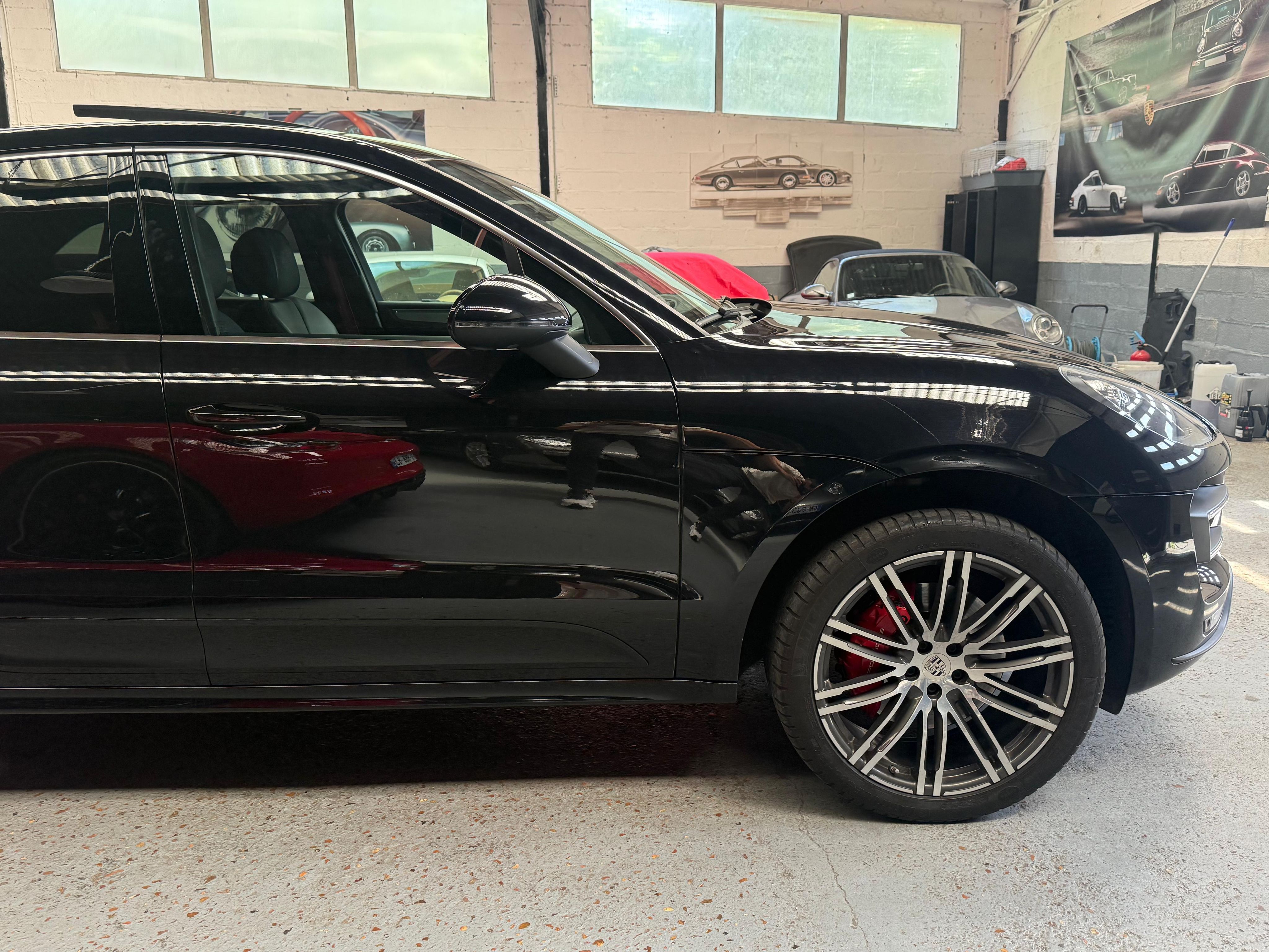Porsche Macan Turbo 2015 — profil lateral (3)