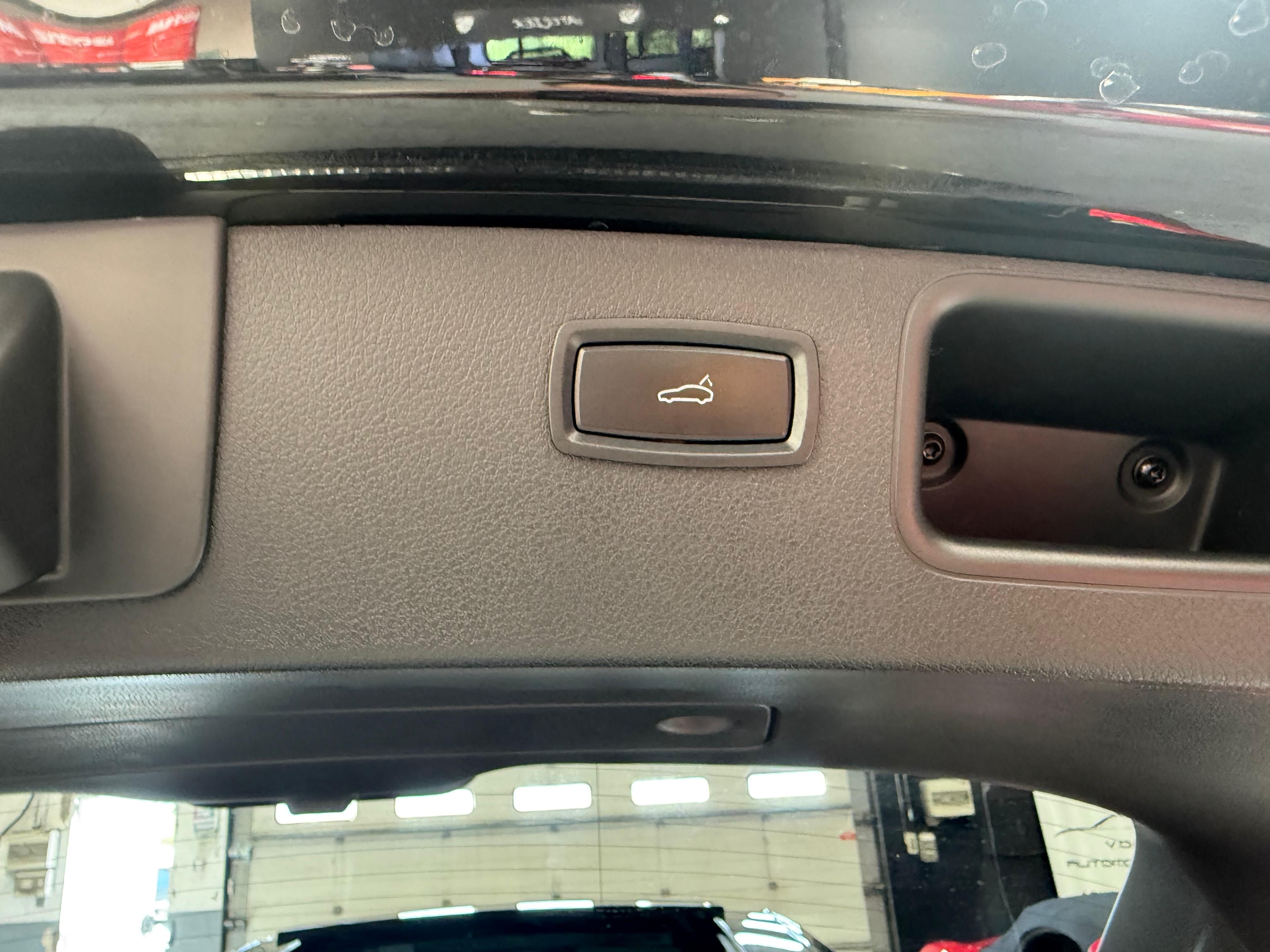 Porsche Macan Turbo 2015 — coffre (29)
