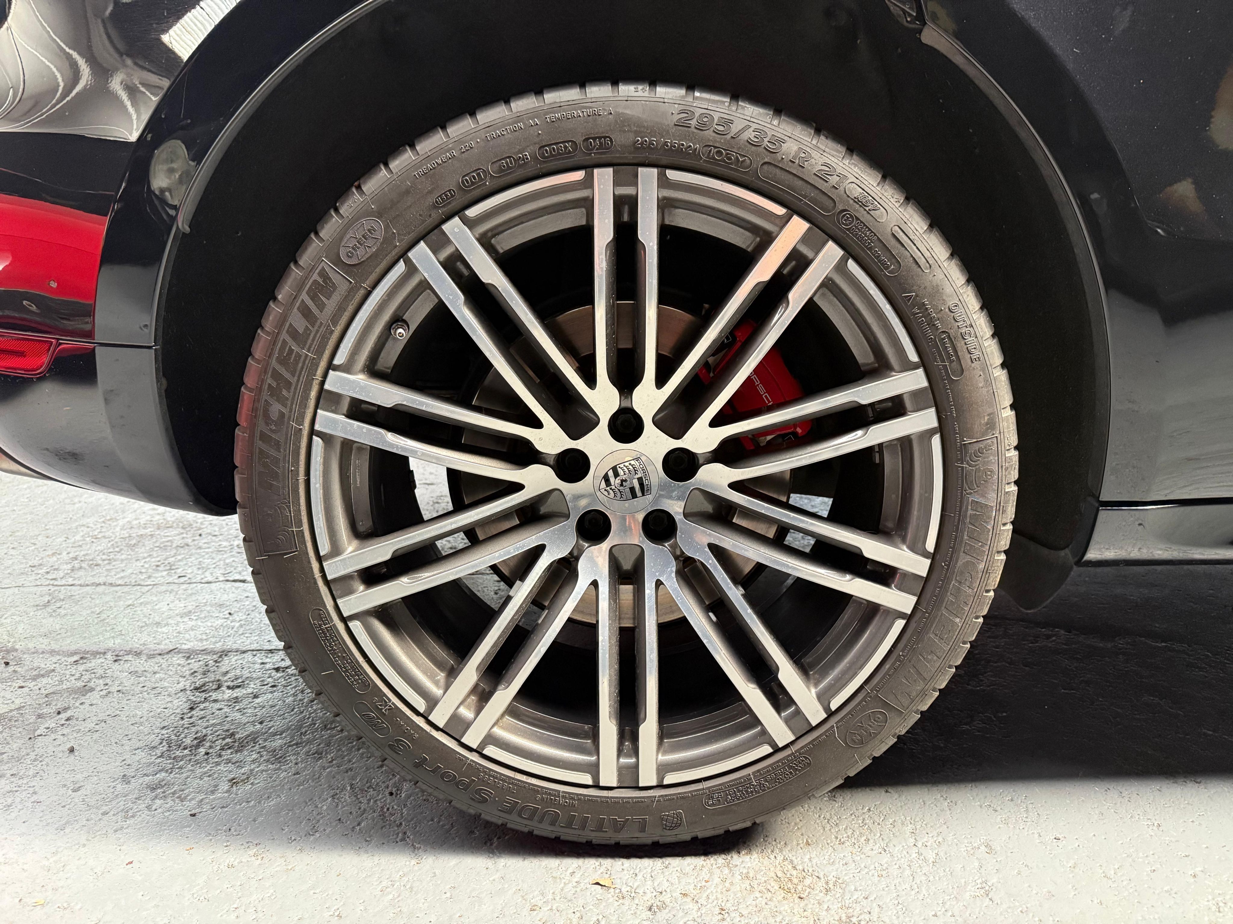 Porsche Macan Turbo 2015 — jante et pneumatique (32)