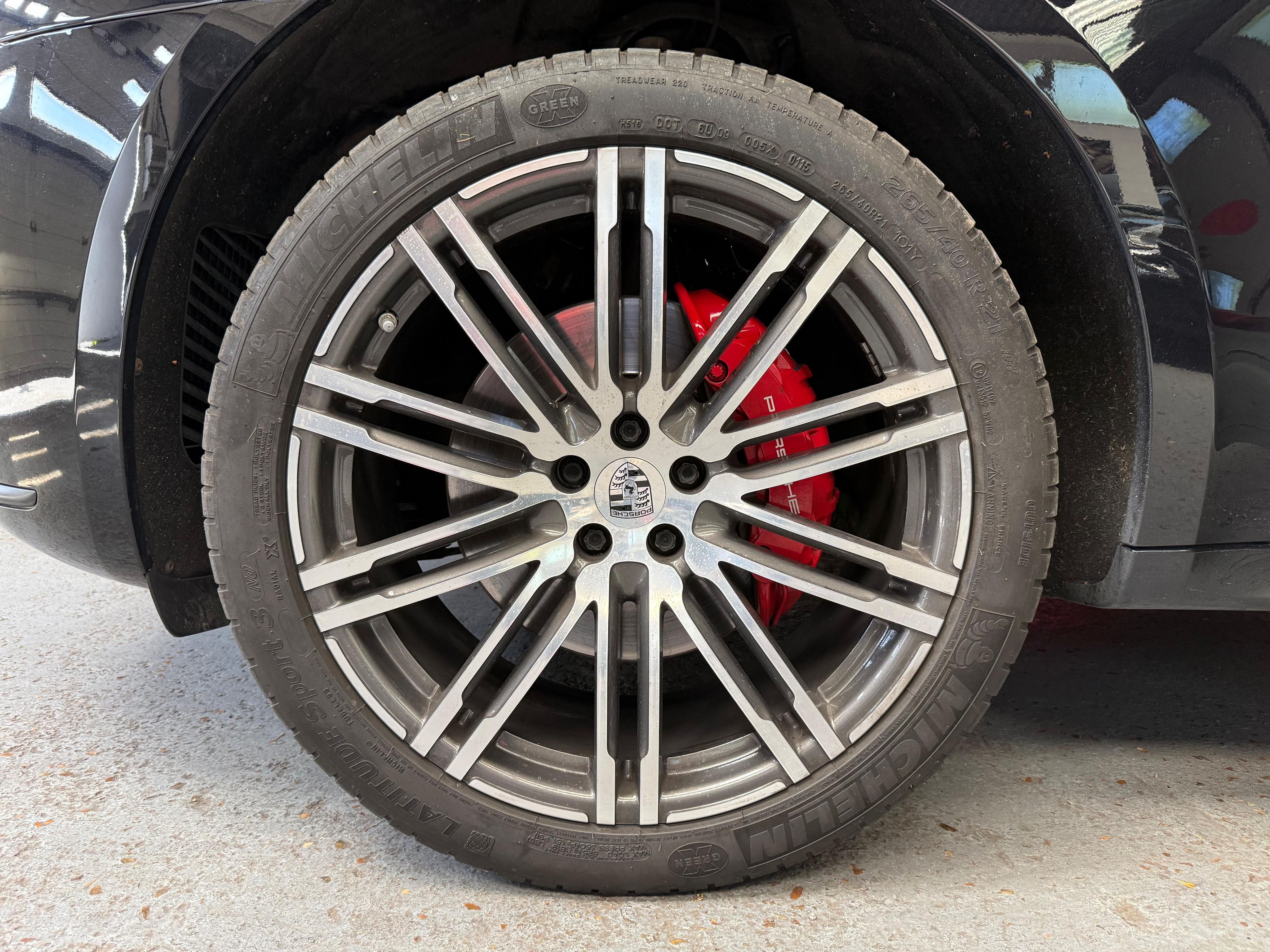 Porsche Macan Turbo 2015 — jante et pneumatique (31)