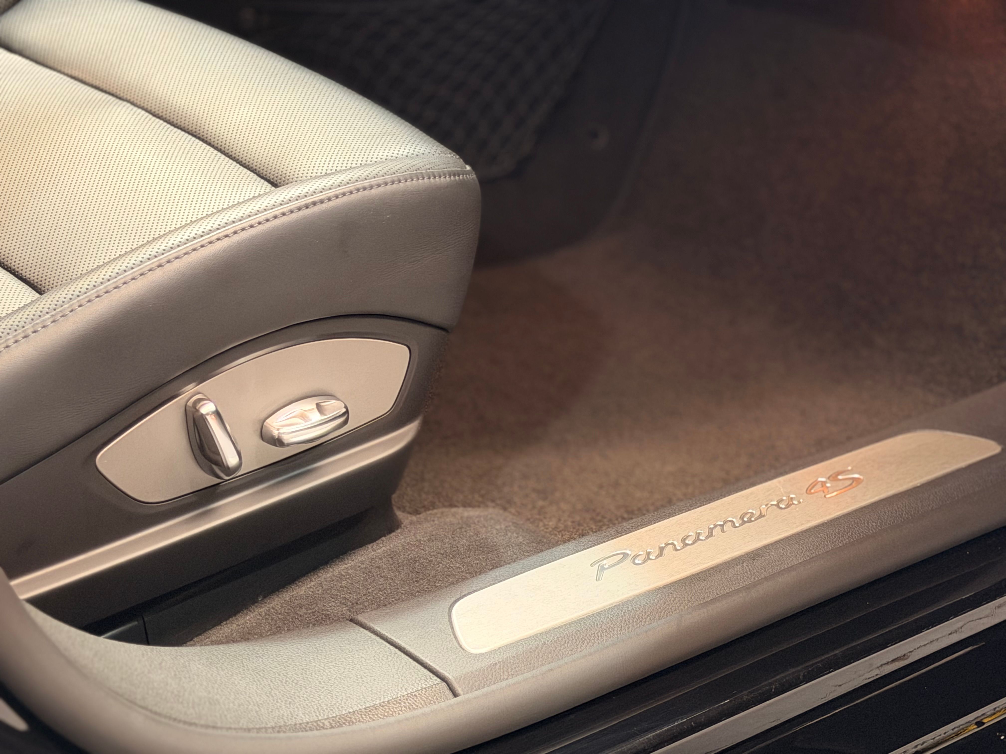 Porsche PANAMERA V8 4.8 400CV PDK /1Main 2010 — detail (47)
