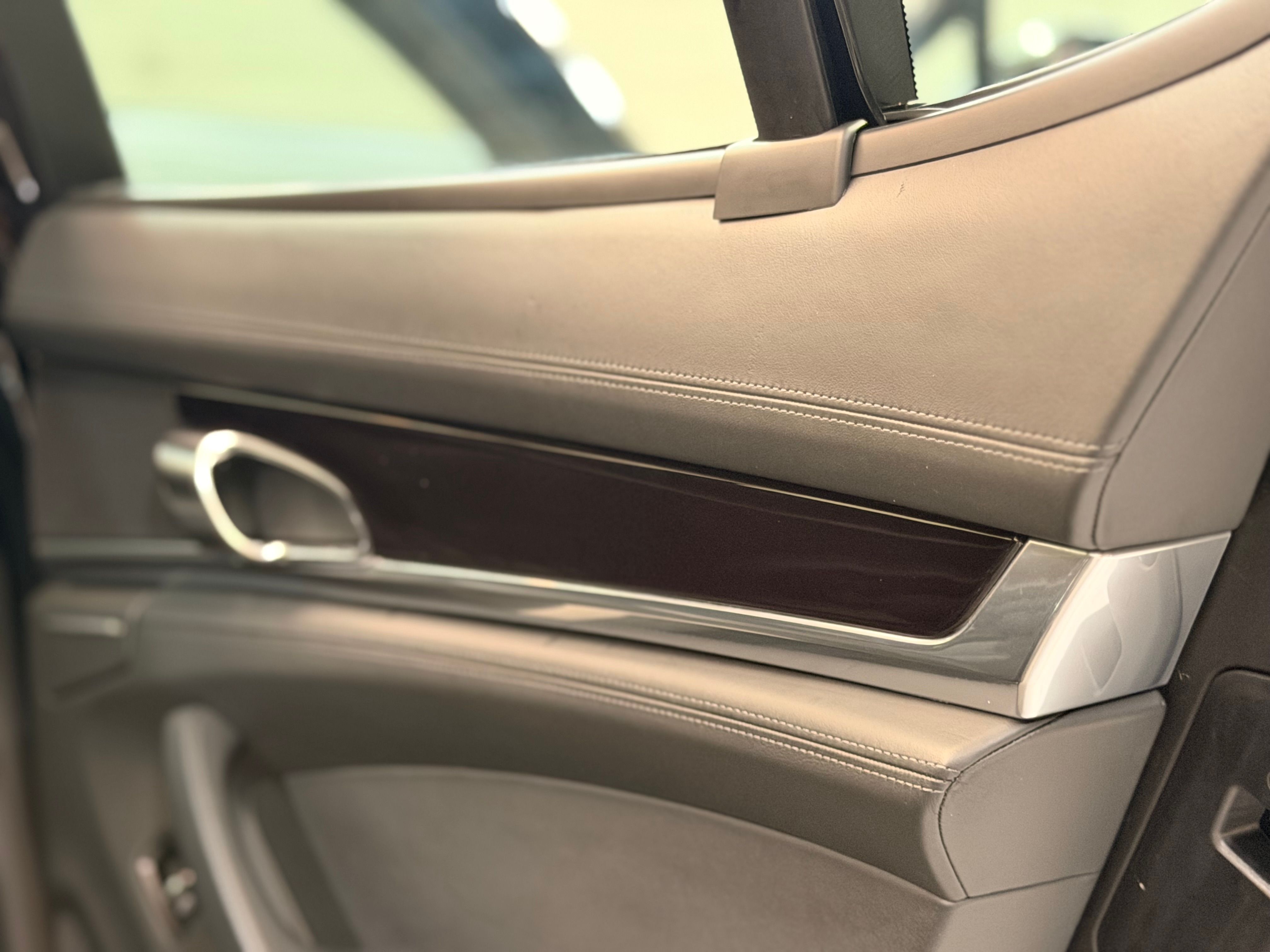 Porsche PANAMERA V8 4.8 400CV PDK /1Main 2010 — detail (50)