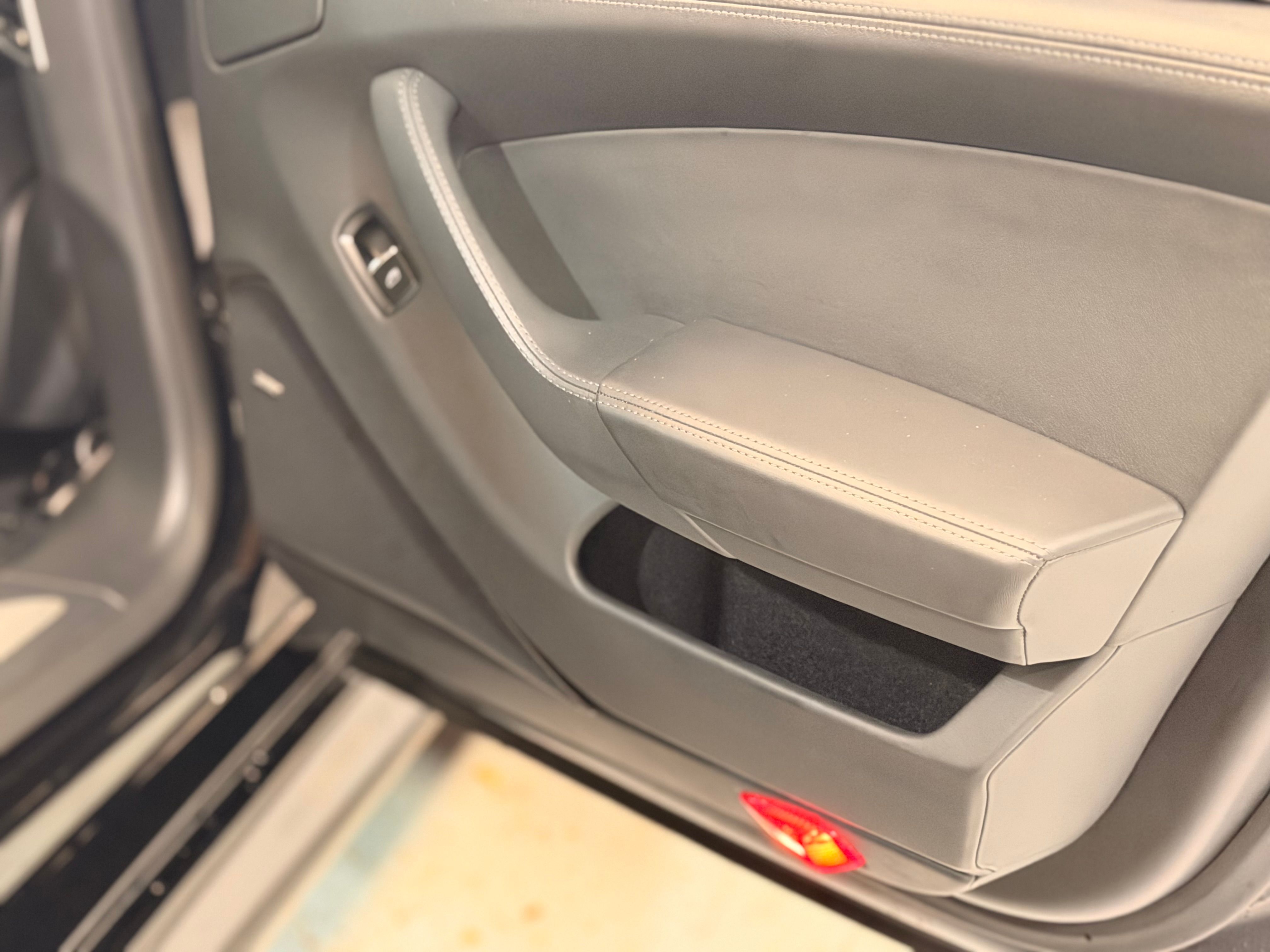 Porsche PANAMERA V8 4.8 400CV PDK /1Main 2010 — detail (51)