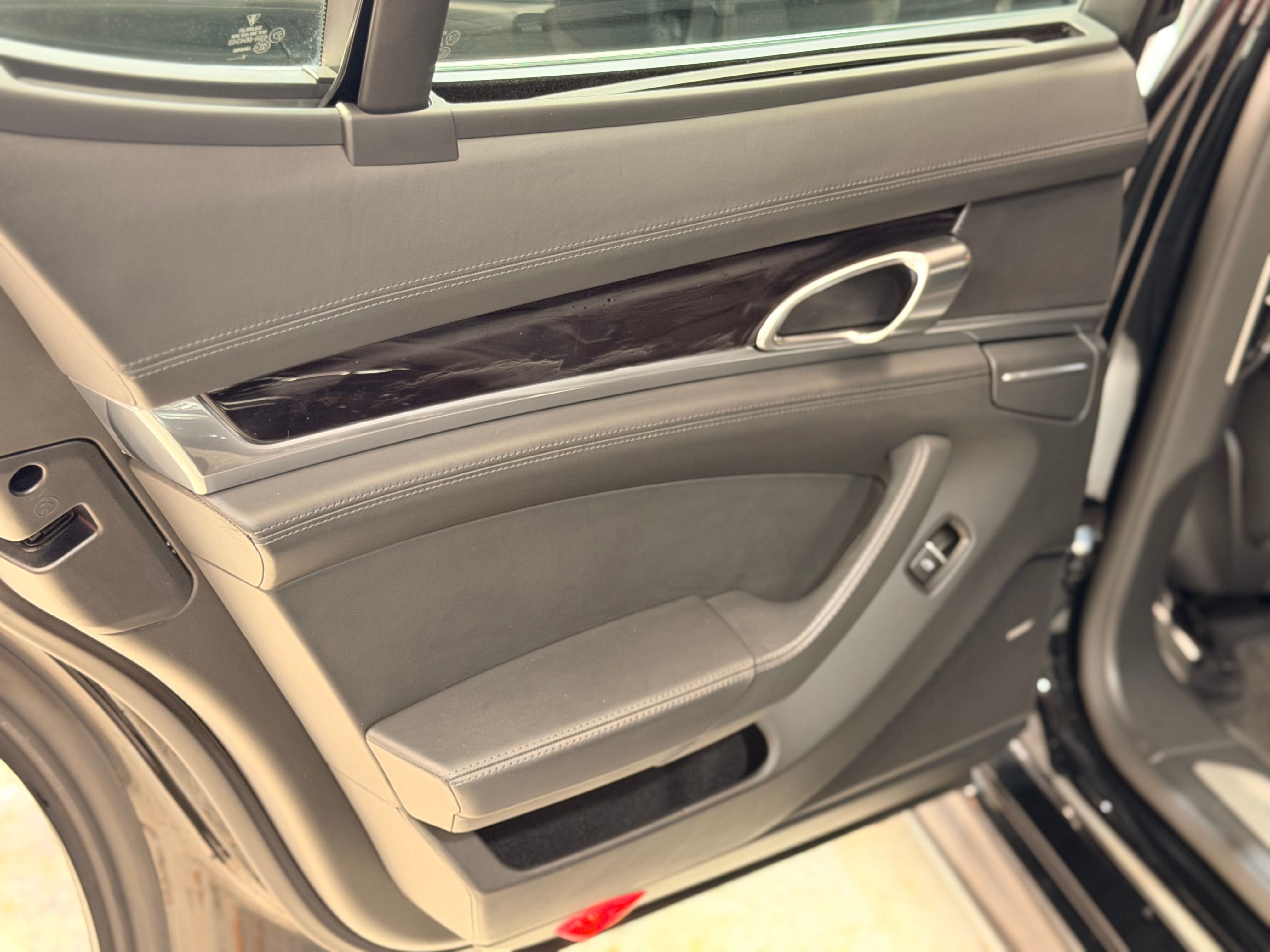 Porsche PANAMERA V8 4.8 400CV PDK /1Main 2010 — detail (38)