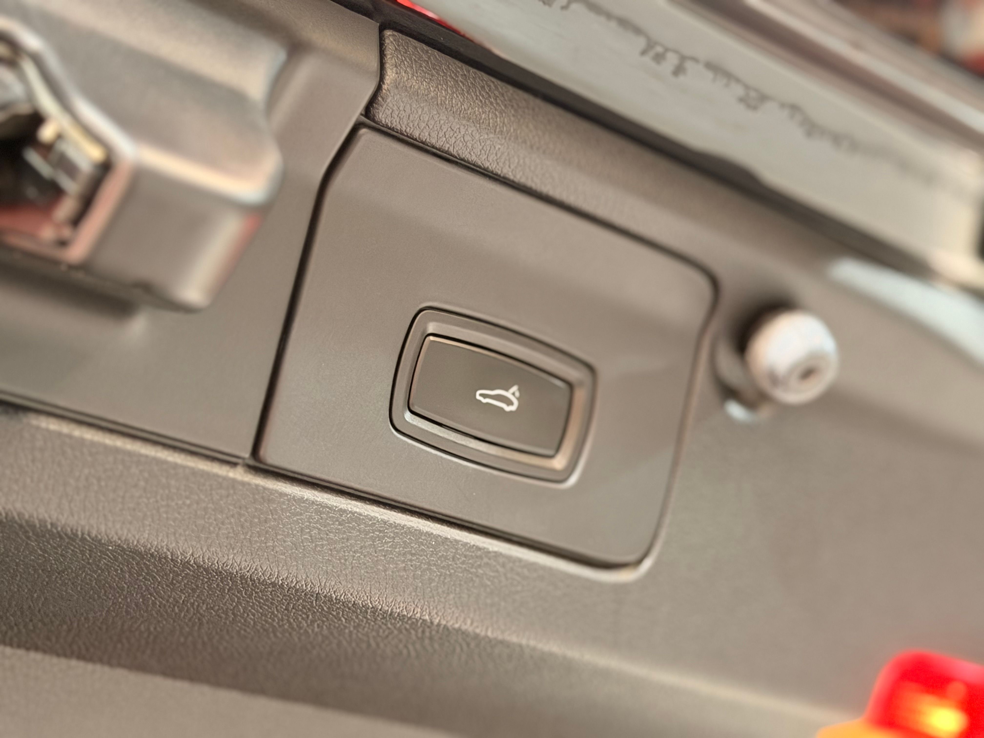 Porsche PANAMERA V8 4.8 400CV PDK /1Main 2010 — detail (39)