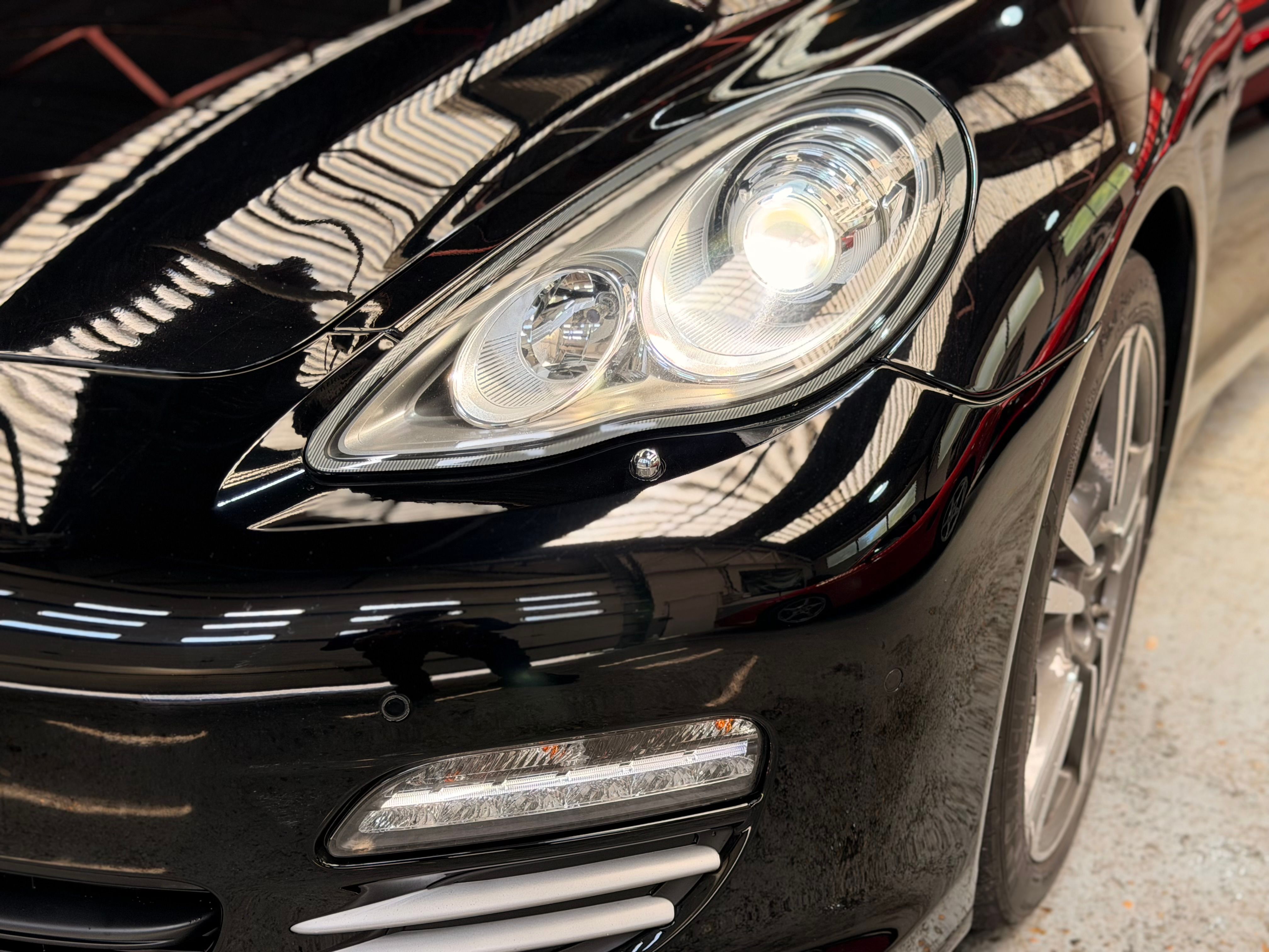 Porsche PANAMERA V8 4.8 400CV PDK /1Main 2010 — detail (40)