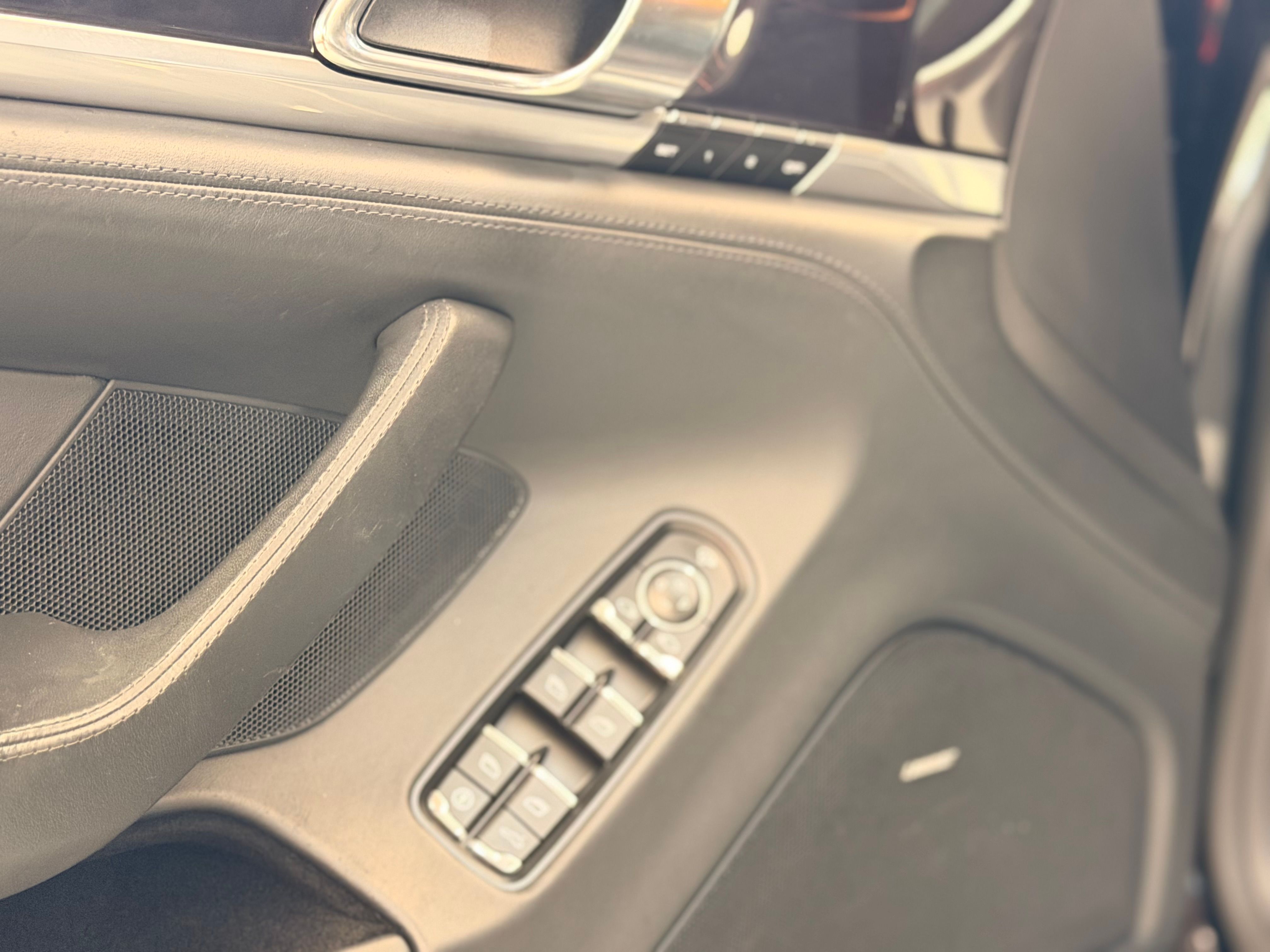 Porsche PANAMERA V8 4.8 400CV PDK /1Main 2010 — detail (41)