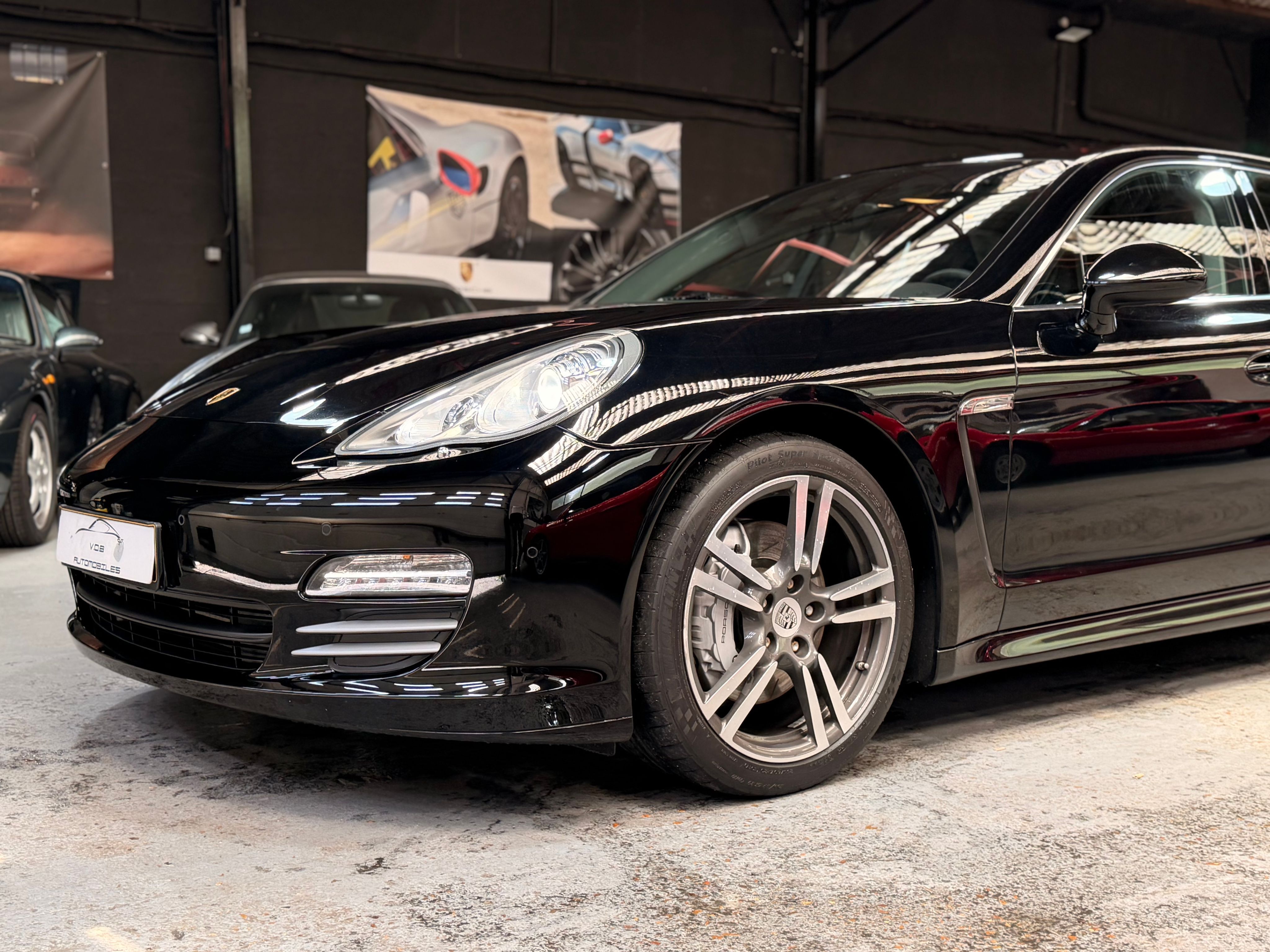 Porsche PANAMERA V8 4.8 400CV PDK /1Main 2010 — vue avant trois-quarts (4)
