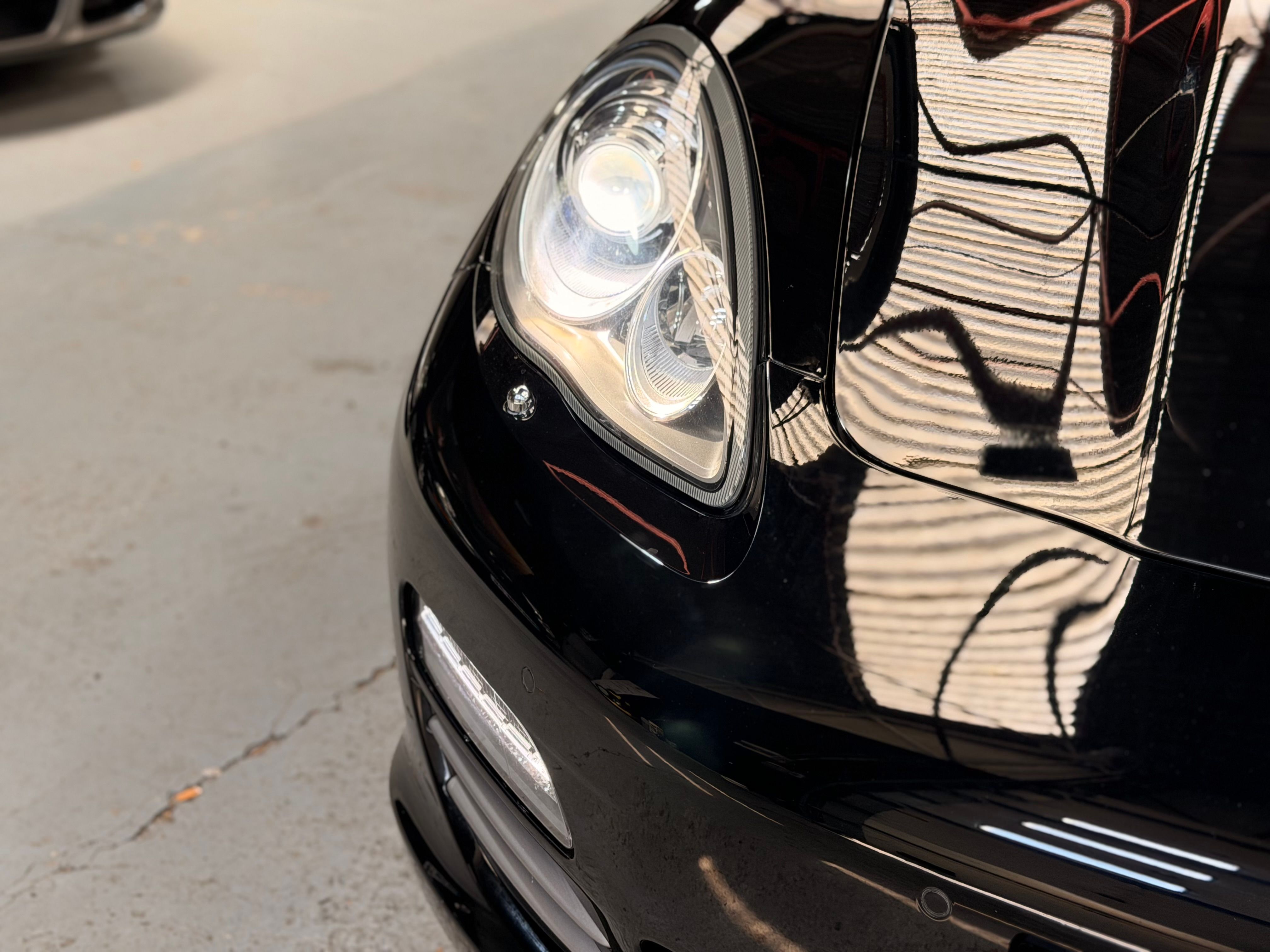 Porsche PANAMERA V8 4.8 400CV PDK /1Main 2010 — vue de face (7)