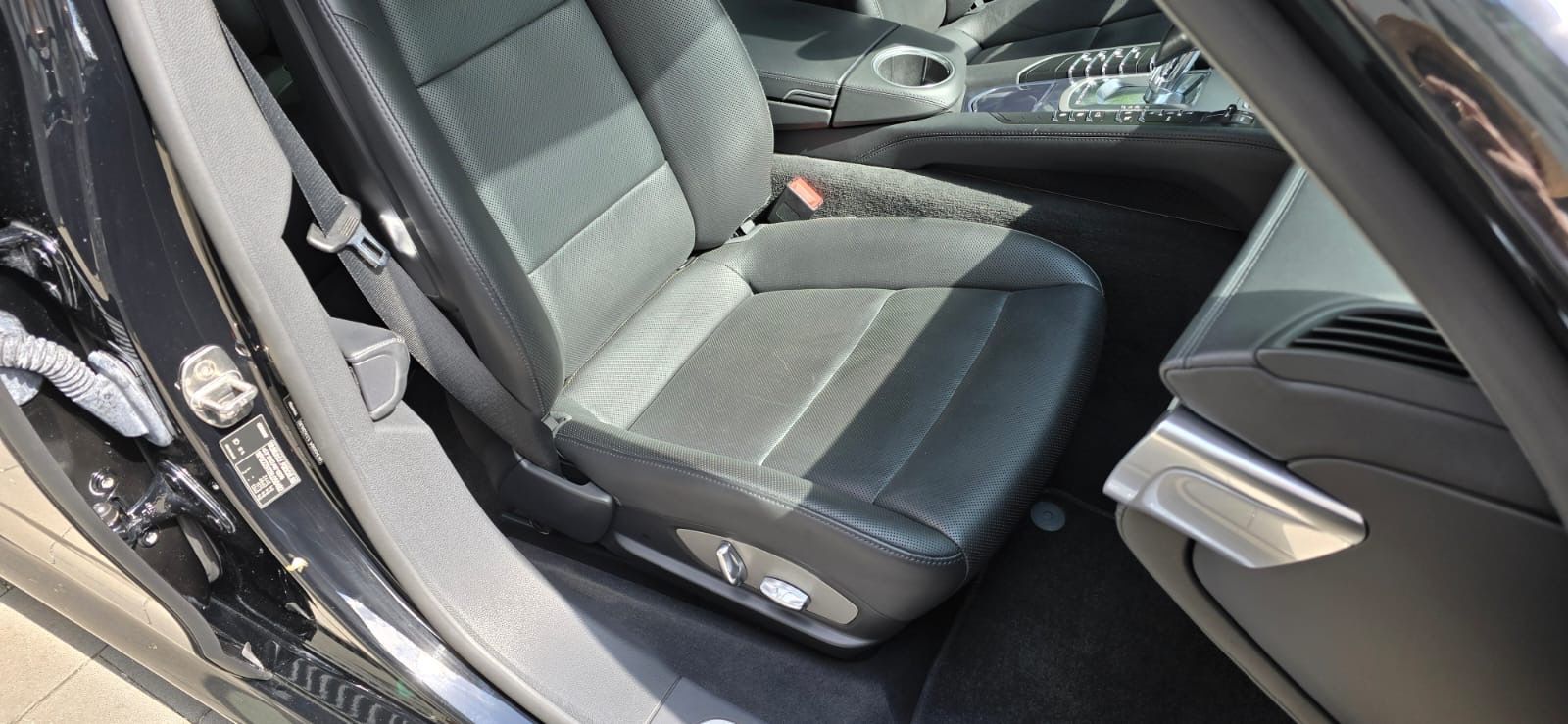 Porsche PANAMERA 4S 1Main 2010 — sieges (5)