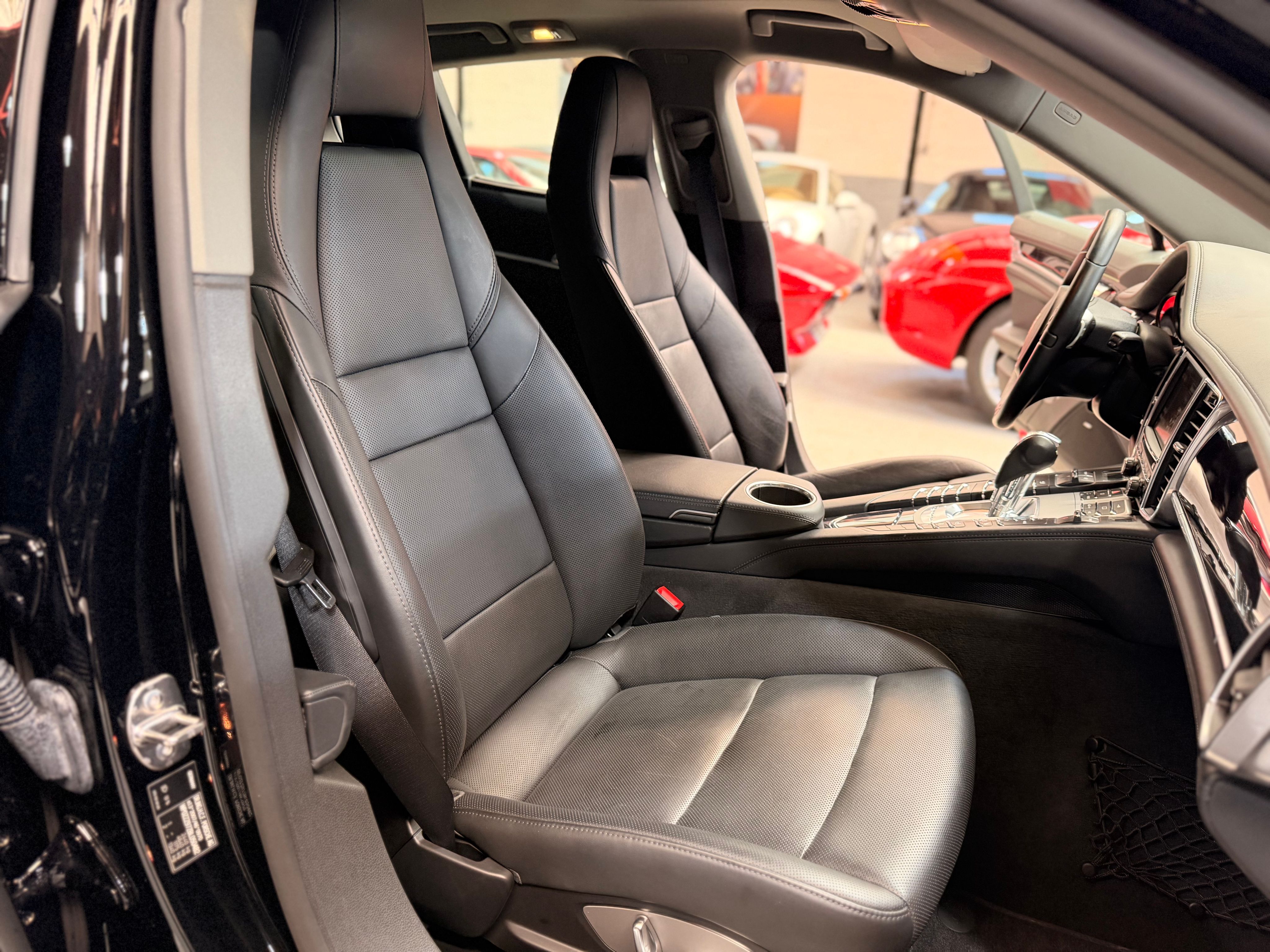 Porsche PANAMERA V8 4.8 400CV PDK /1Main 2010 — sieges (27)