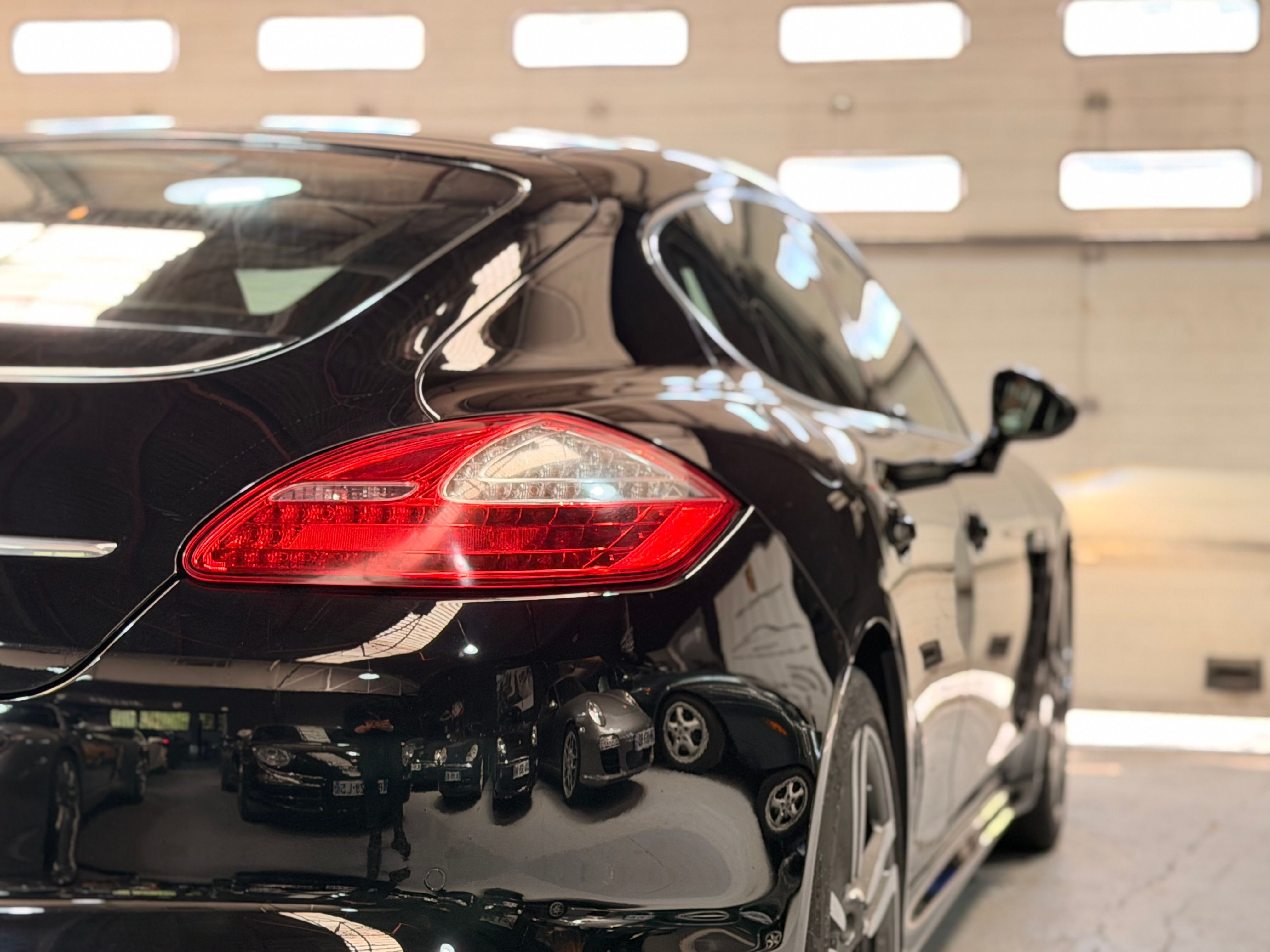 Porsche PANAMERA V8 4.8 400CV PDK /1Main 2010 — vue arriere trois-quarts (14)