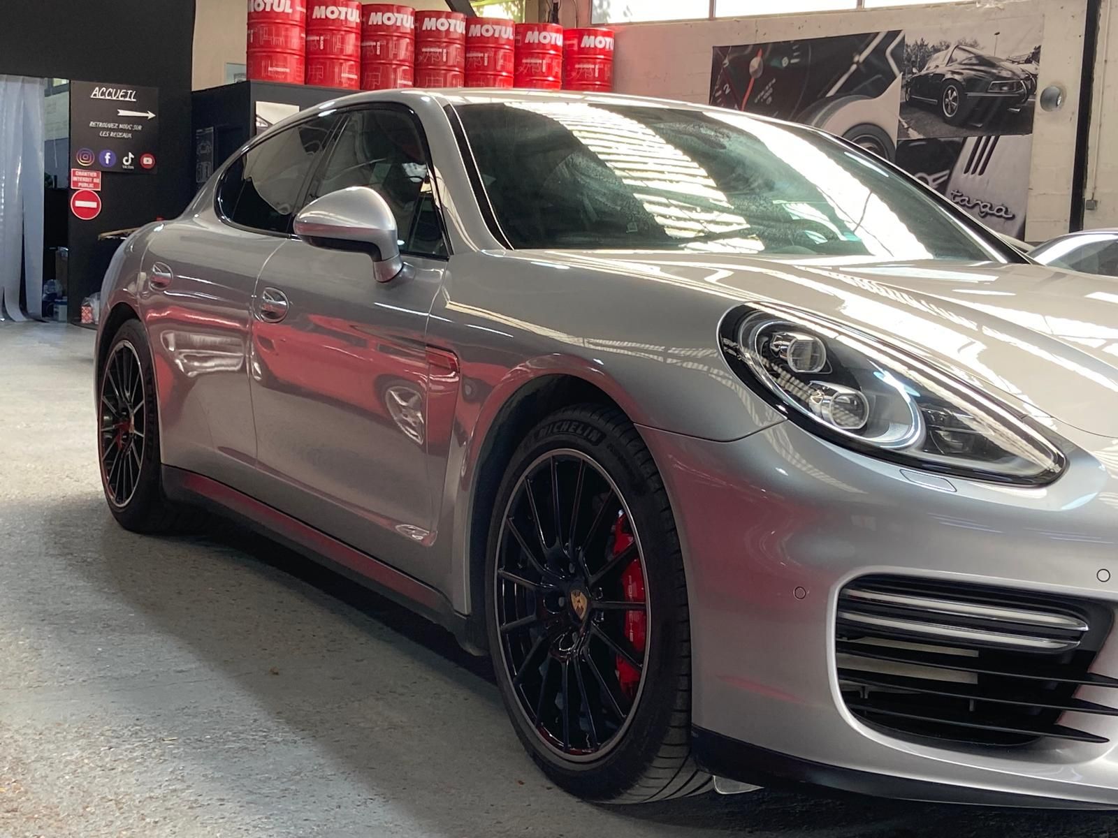 Porsche Panamera GTS 2014 — vue avant trois-quarts (6)