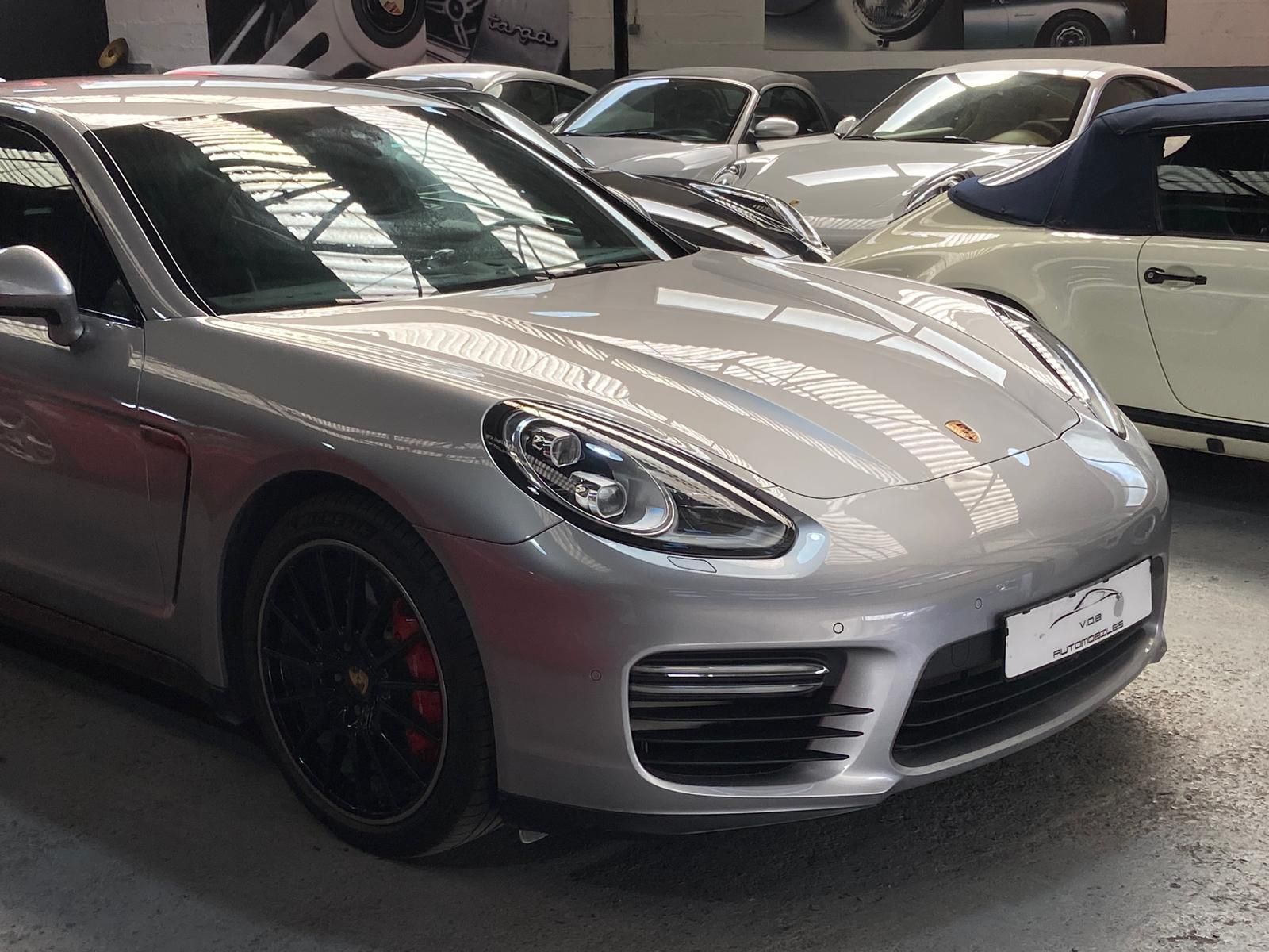 Porsche Panamera GTS 2014 — vue avant trois-quarts (3)