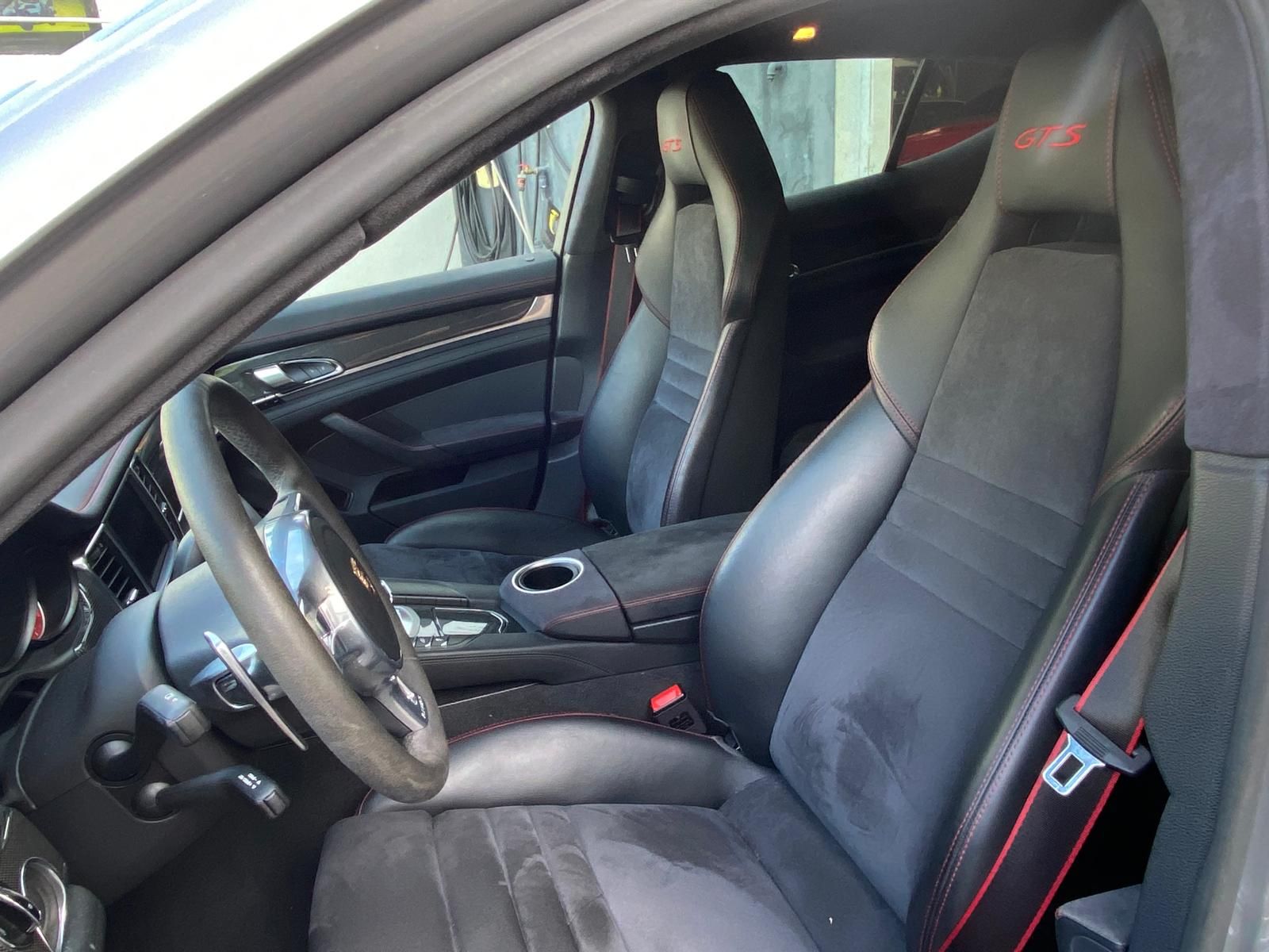 Porsche Panamera GTS 2014 — sieges (25)